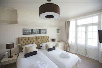 Hotel The Marine