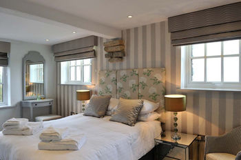 The Crescent Turner Hotel