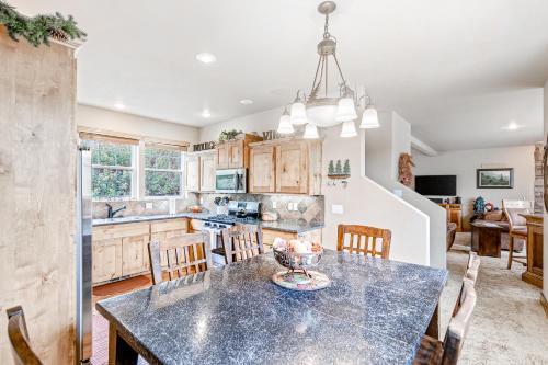 Heart Of Schweitzer Condo