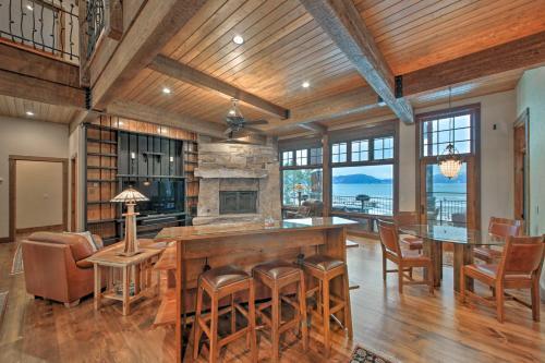 Expansive Sandpoint Lake House With Hot Tub!