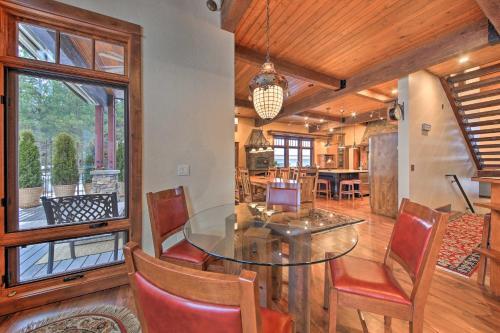 Expansive Sandpoint Lake House With Hot Tub!