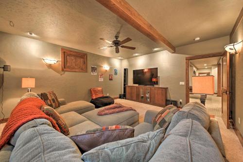Expansive Sandpoint Lake House With Hot Tub!