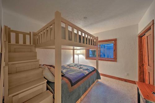 Expansive Sandpoint Lake House With Hot Tub!