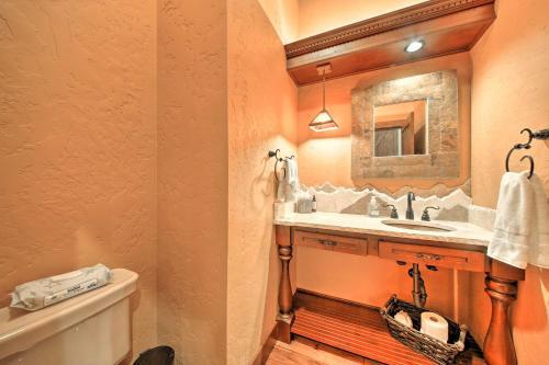 Expansive Sandpoint Lake House With Hot Tub!
