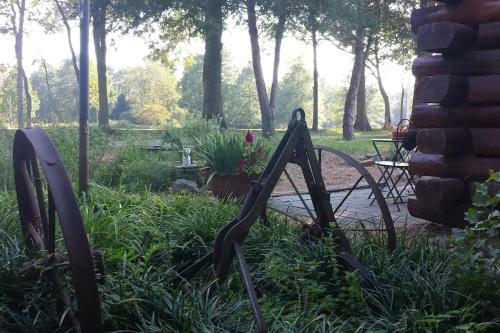 St Louis Metro East Log Cottage