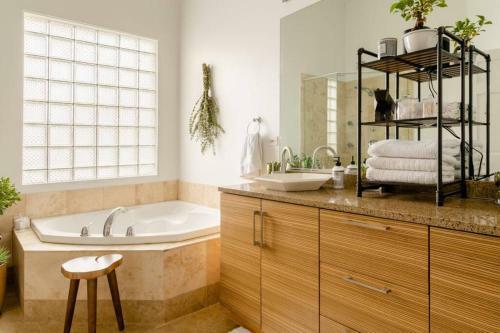Apartamento Stylish + Spacious Home Great For Hosting
