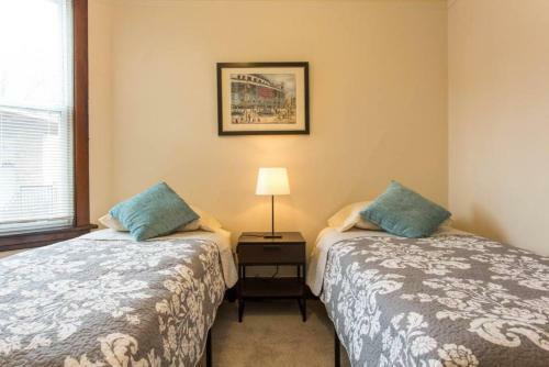 Apartamento Wrigley Oasis! Steps From The Field! - 3bd 1ba