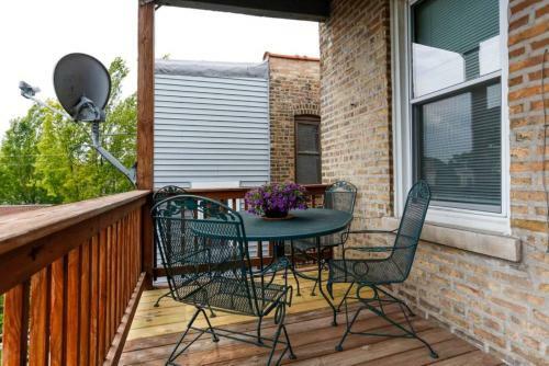 Apartamento Wrigley Oasis! Steps From The Field! - 3bd 1ba
