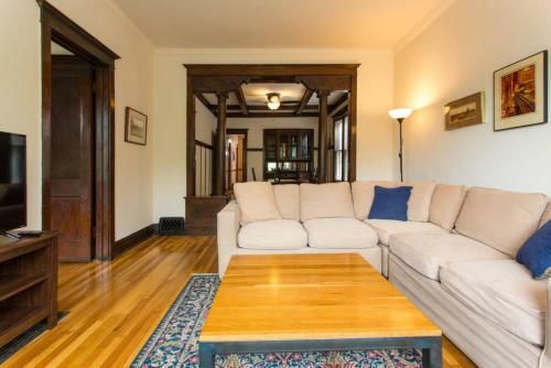 Apartamento Wrigley Oasis! Steps From The Field! - 3bd 1ba