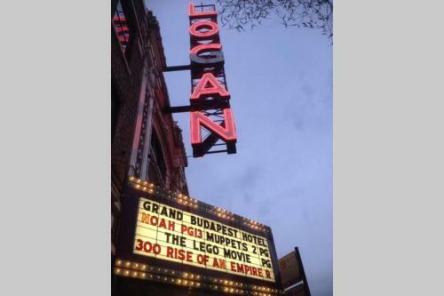 Hip And Trendy 2br Apartment In Logan Square!