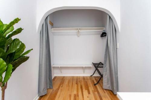 Hip And Trendy 2br Apartment In Logan Square!