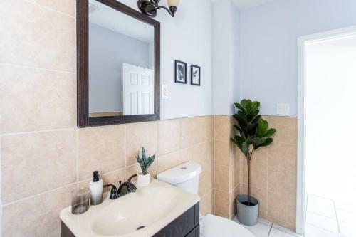 Hip And Trendy 2br Apartment In Logan Square!