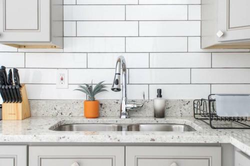 Hip And Trendy 2br Apartment In Logan Square!
