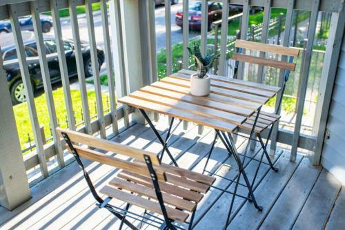Hip And Trendy 2br Apartment In Logan Square!