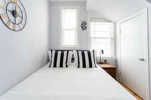 Hip And Trendy 2br Apartment In Logan Square!