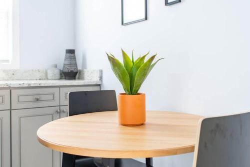 Hip And Trendy 2br Apartment In Logan Square!
