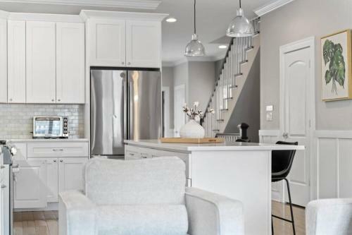 Luxe 6br House Trendy Logan Square Garage Access