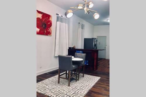Chic Comfy Apartment 10 Min From Down-town Chicago