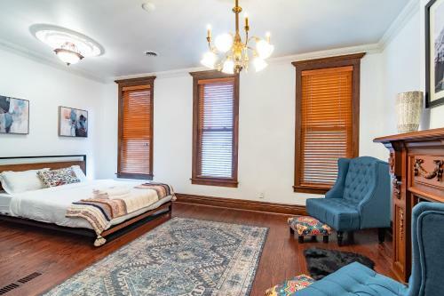 Luxurious Classic Gold Coast Villa For 12 Guests
