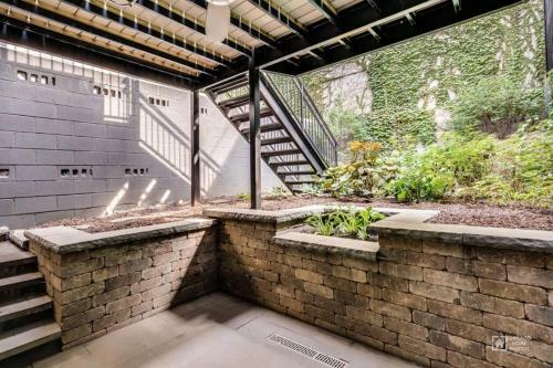 Gold Coast Villa With Free Parking Garage