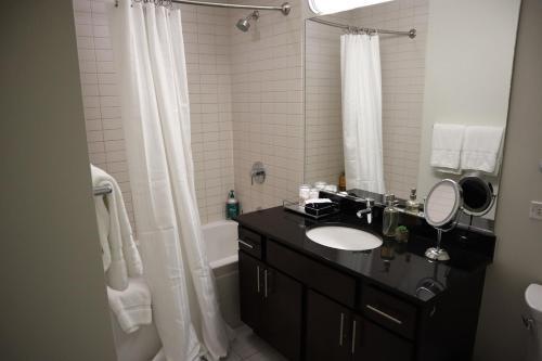Stunning 1 Bedroom Apartment With Full Amenities By C9