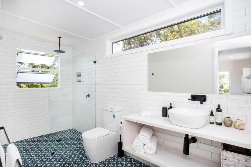 Hotel Pebbly Beach Escape