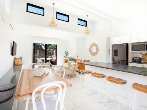 The Villa At Culburra - Pet Friendly - 4 Mins Walk To Beach