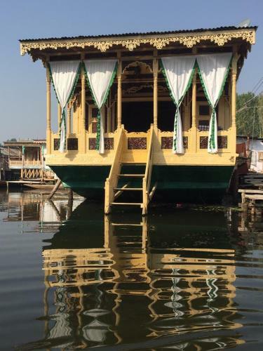 Heidi Houseboat's And Hotel