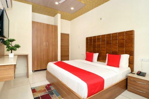 Oyo 28142 Hotel Sharrytel