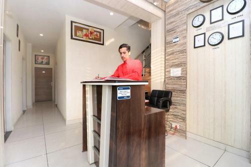 Oyo 28142 Hotel Sharrytel
