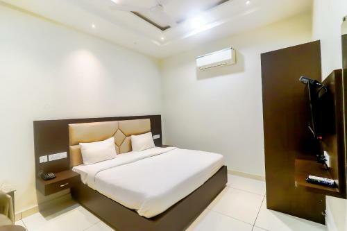 Fabhotel Nido Residency - Fully Vaccinated Staff