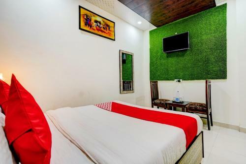 Oyo 81853 Hotel G Plaza
