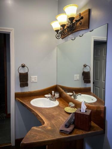 Bed & Breakfast Makanda Inn