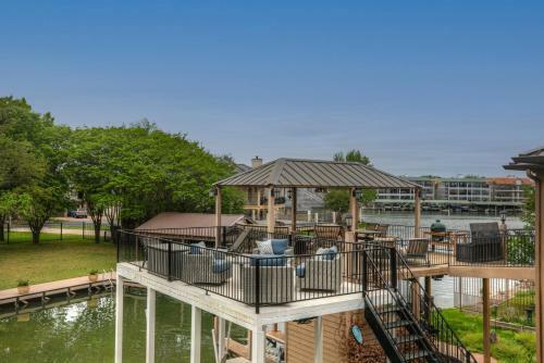 Stunning Luxury Lake Home With Waterfront & Dock!