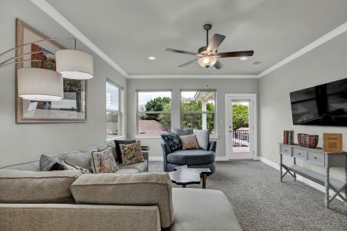 Stunning Luxury Lake Home With Waterfront & Dock!