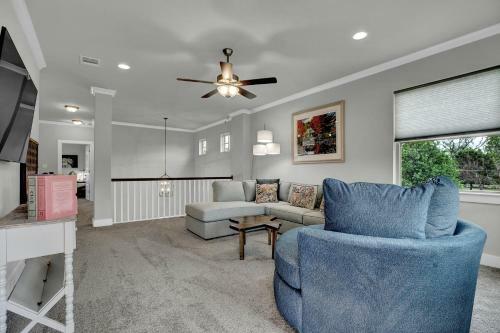Stunning Luxury Lake Home With Waterfront & Dock!