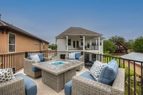 Stunning Luxury Lake Home With Waterfront & Dock!