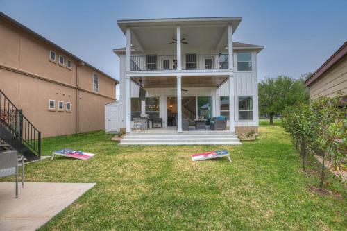 Stunning Luxury Lake Home With Waterfront & Dock!