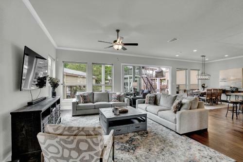 Stunning Luxury Lake Home With Waterfront & Dock!