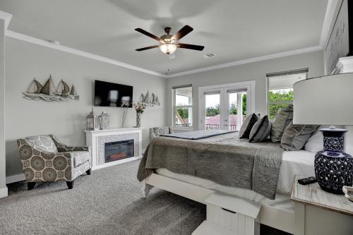 Stunning Luxury Lake Home With Waterfront & Dock!