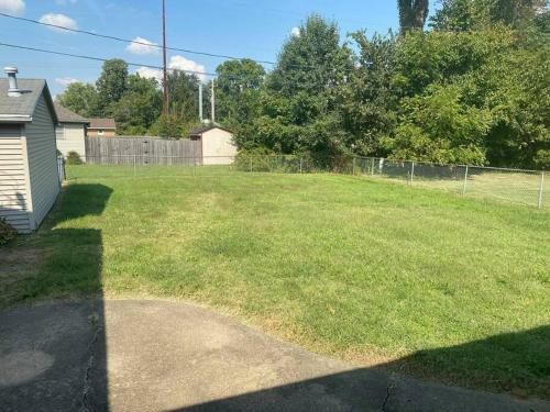 Cheerful 4 Br/2 Baths Between Evansville/ Newburgh