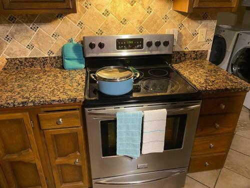 Cheerful 4 Br/2 Baths Between Evansville/ Newburgh