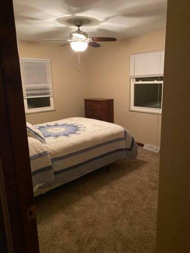 Cheerful 4 Br/2 Baths Between Evansville/ Newburgh