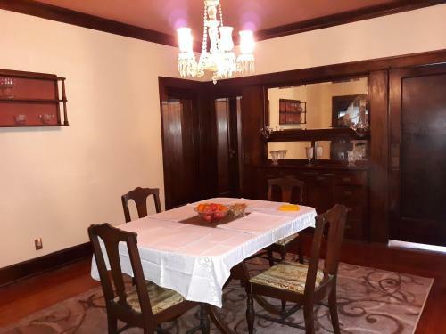 Bed & Breakfast Harriott House: The Winter Room