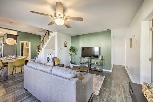 Sunny Duplex With Fire Pit, 2 Mi To Dtwn Indy