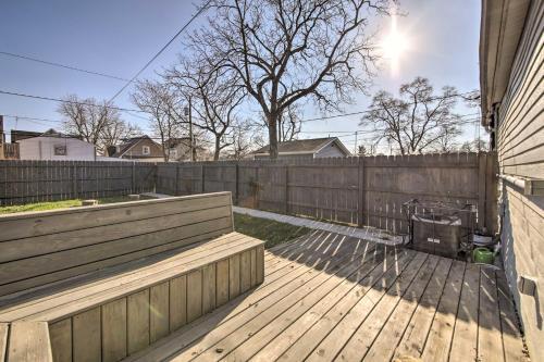 Sunny Duplex With Fire Pit, 2 Mi To Dtwn Indy