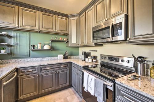 Sunny Duplex With Fire Pit, 2 Mi To Dtwn Indy