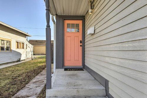 Sunny Duplex With Fire Pit, 2 Mi To Dtwn Indy