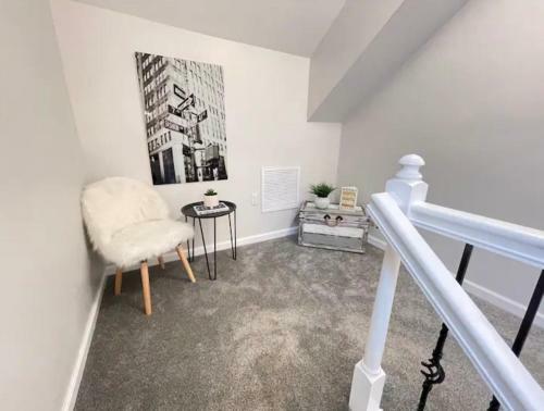 Jazzy Giraffe 3 Bed 3 Bath 4 Min To Downtown