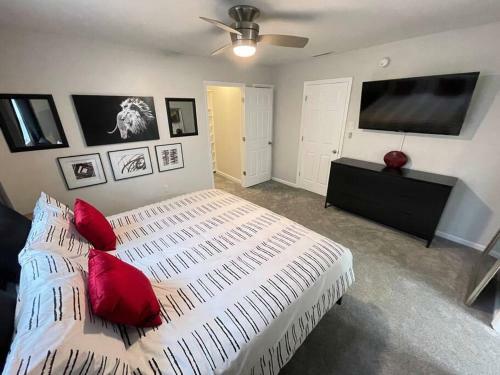 Jazzy Giraffe 3 Bed 3 Bath 4 Min To Downtown